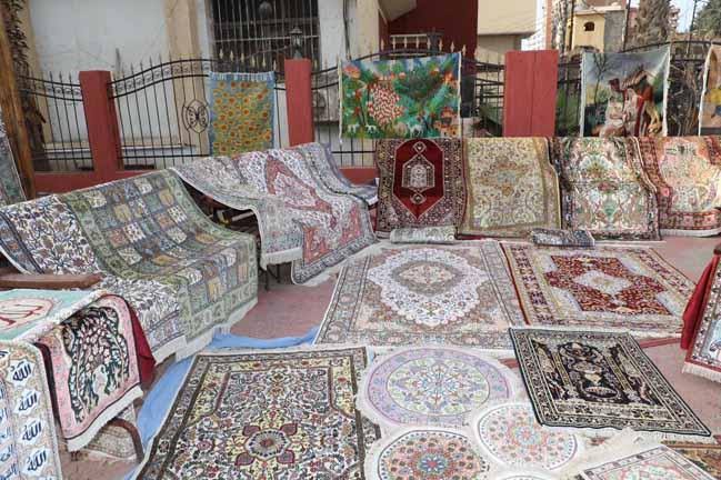 صناعة السجاد اليدوي (الحرير والصوف)